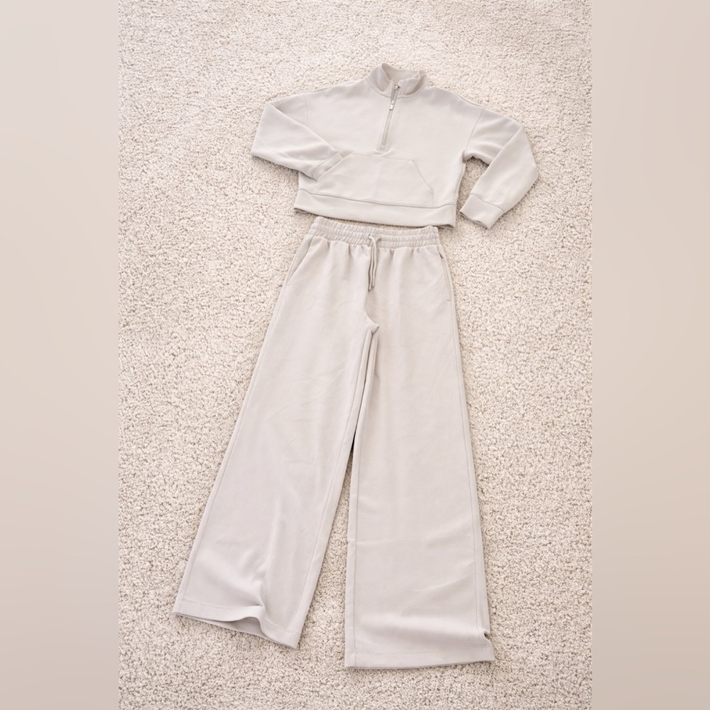 Cozy Wide-Leg Sweatpants Set in Light Beige